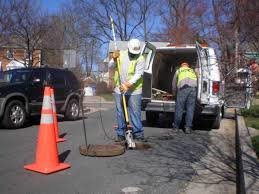 عمال تنظيف البيارات داخل الرياض